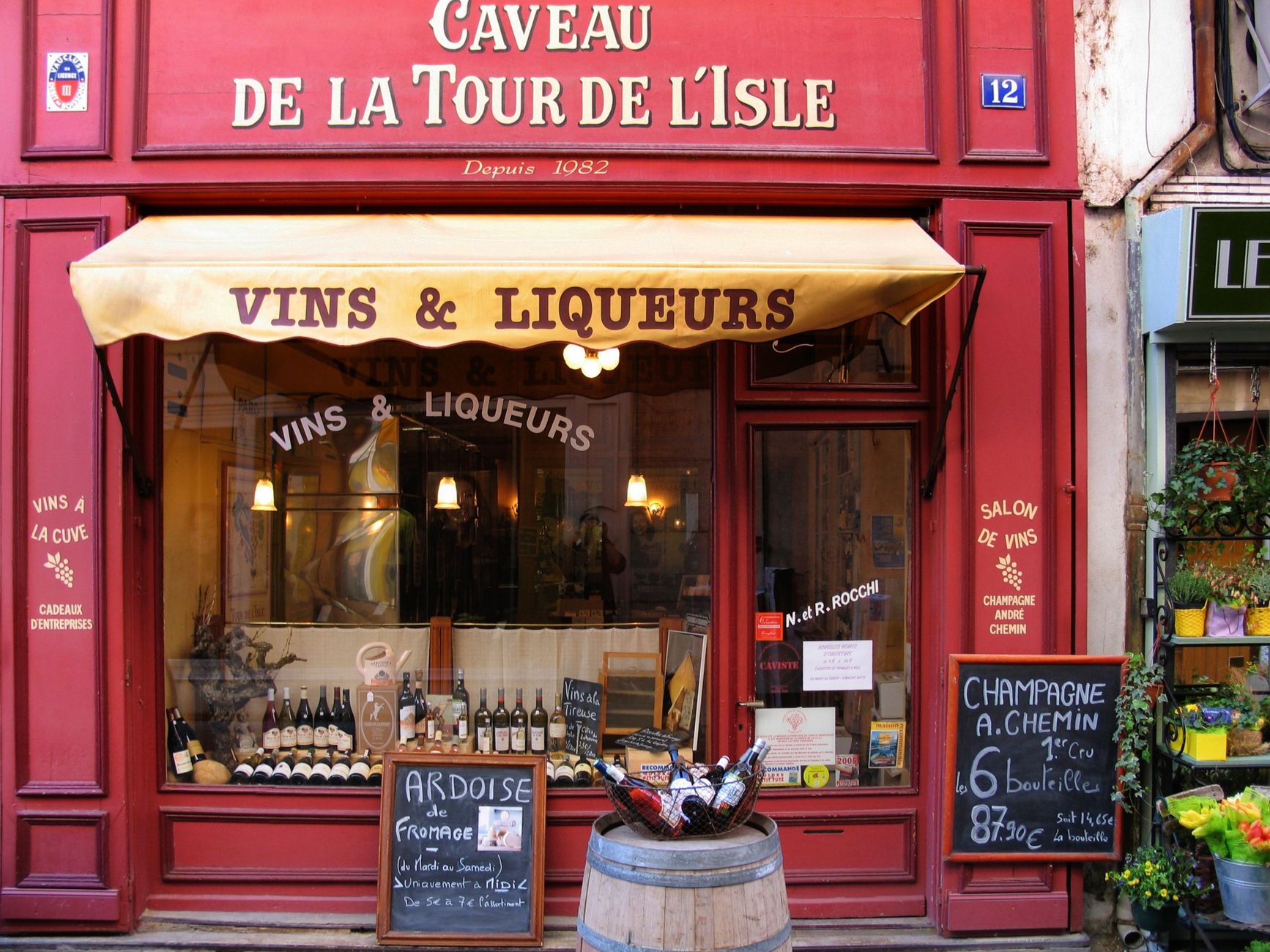 Caviste équipe à Pau
